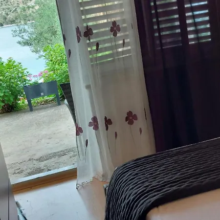 Ana *